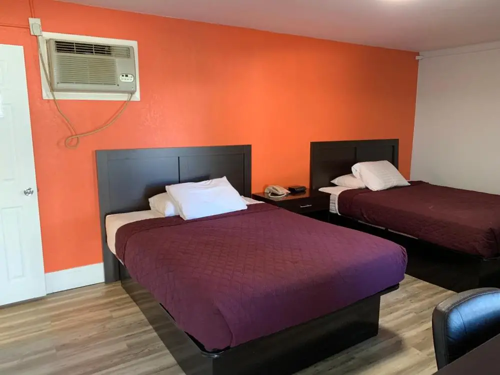 Whispering Pines Motel 10