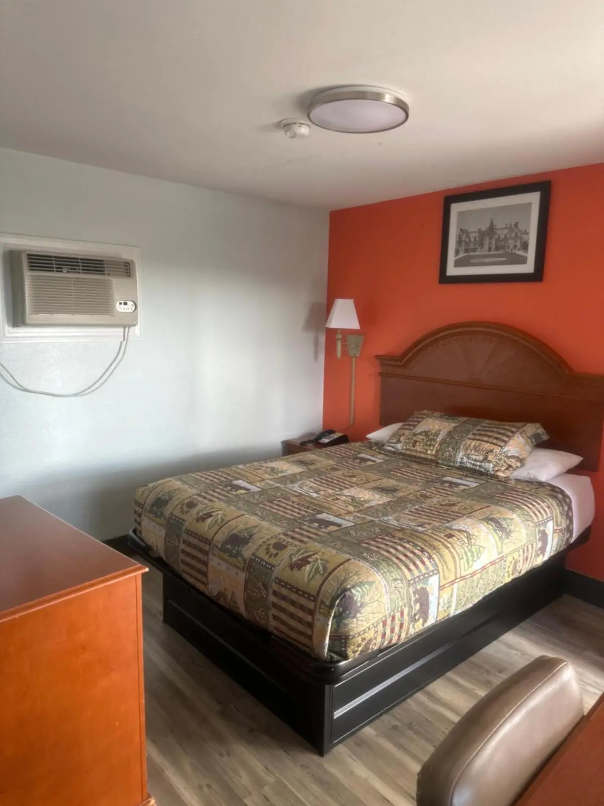 Whispering Pines Motel 4